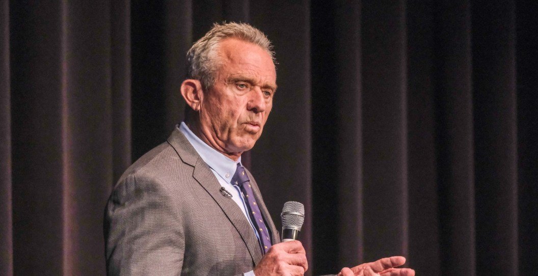 Internet Sounds Off On This Photo Of Robert Kennedy Jr. At Steak ‘N Shake
