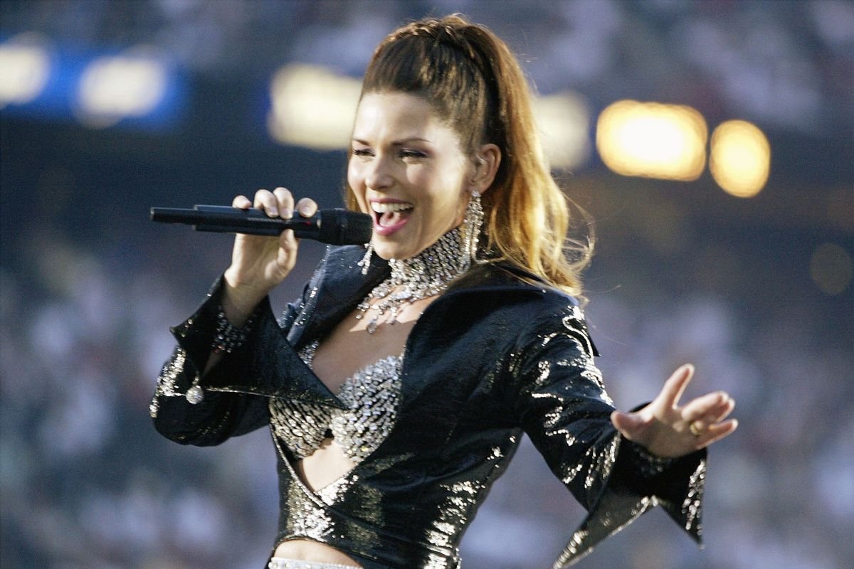 Shania Twain Ruled the Super Bowl 20 Years Ago: 'Let's Go Football Fans!'
