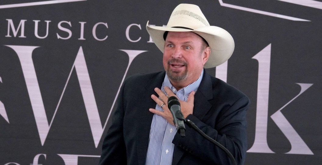 Opry 100 Viewers Blast Garth Brooks For Trying And Failing To Imitate George Jones During Duet With Trisha Yearwood