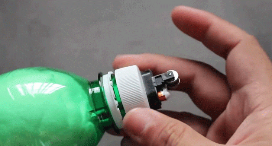 Now You Can Make Your Own Lighter with a Plastic Bottle