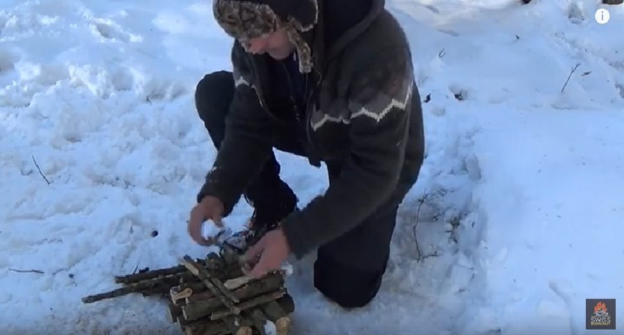 How to Make an Upside-Down Fire for Short Winter Breaks or for Survival