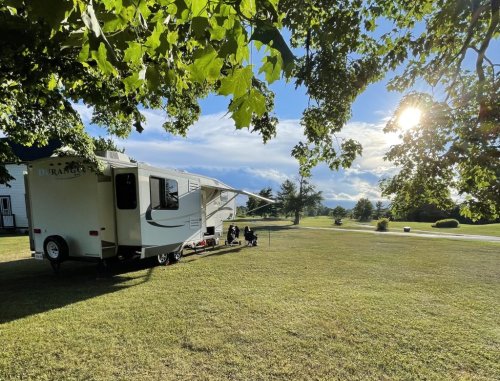 Travel Trailer vs Fifth Wheel: Which RV is Right for You?