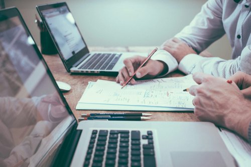 Opportunities and Pitfalls of Using AI in Inventory Management