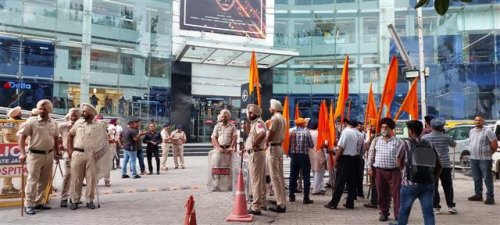 Sikh leaders, Shiv Sena come face to face during protest against Aamir Khan’s film ‘Laal Singh Chaddha’ in Jalandhar