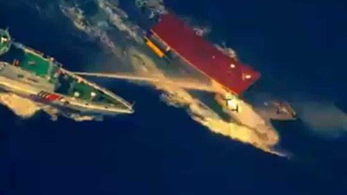 Video: Chinese action causes near collision of a Philippine civilian vessel