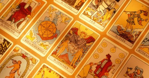 Wanna Learn How to Read Tarot Cards? Try These Apps