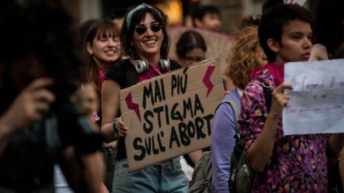 Aborto in Italia, cosa ci dicono i dati dell'Istituto superiore di sanità