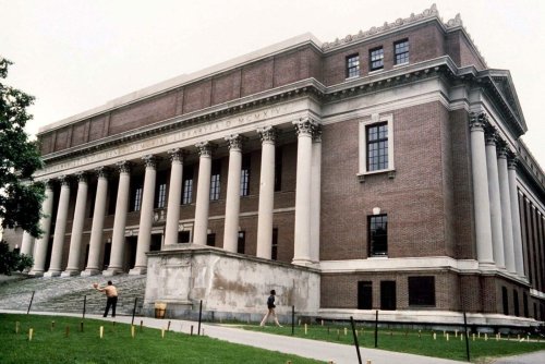 Harvard schichtet die Kriegskasse um