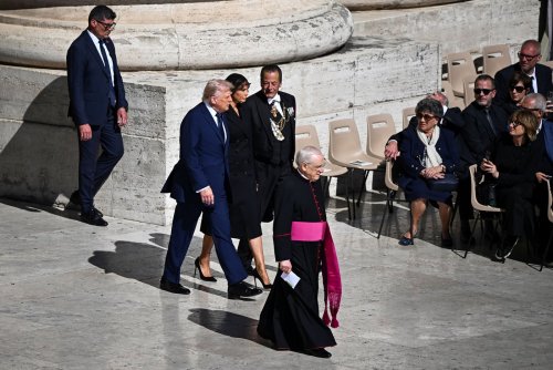 Überraschendes Treffen von Trump und Selenskyj in Rom