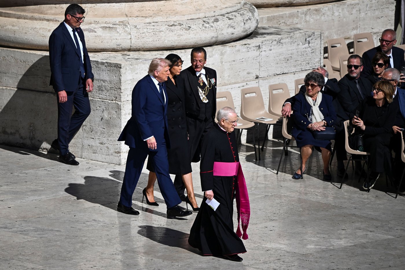 Überraschendes Treffen von Trump und Selenskyj in Rom