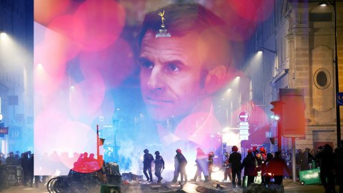 Emmanuel Macron verhöhnt die Demokratie