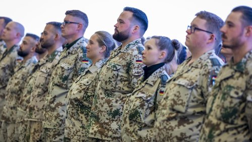  Högls verzweifelte Suche nach Soldatinnen und Soldaten