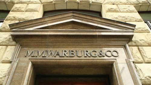  Ex-Warburg-Chef als erster Top-Banker wegen Cum-Ex angeklagt