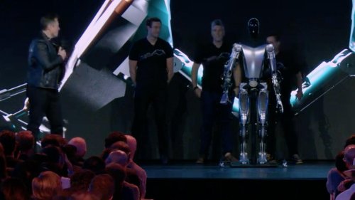  Elon Musk präsentiert Optimus, der „die ganze Menschheit verändern könnte“
