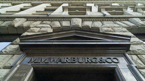  Edelbank Warburg plant Sanierung und harte Einschnitte