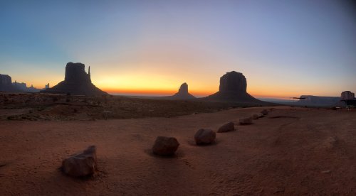 Monument Valley: How to get great old west travel photos with mobile phone