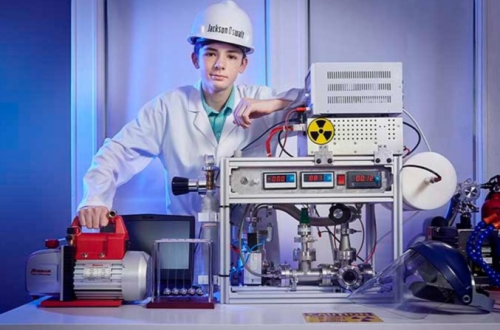12-year-old kid builds working nuclear fusion reactor