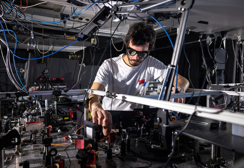 Groundbreaking physics experiment proves light travels in both space and time