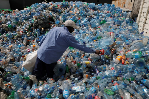 New technology converts waste plastics to jet fuel in an hour