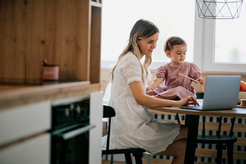 Bewerbung nach der Elternzeit: Mit diesen 5 Tipps gelingt dir der Wiedereinstieg