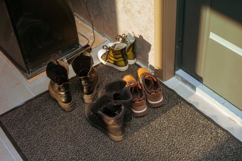 Schuhe im Hausflur abstellen – ist das erlaubt?