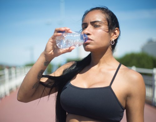 4 Gründe, warum du Wasser niemals direkt nach dem Sport trinken solltest