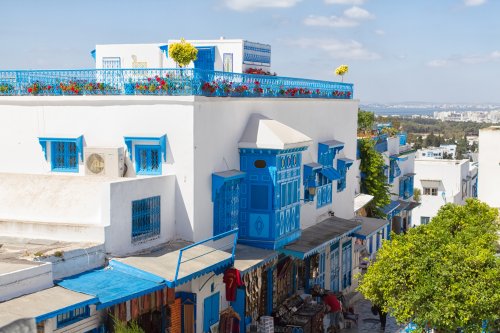 Statt Santorini: Dieses blau-weiße Dorf ist noch ein Geheimtipp – und günstiger!