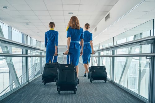 Stewardess-Geheimtipp: Das solltest du beim Einsteigen ins Flugzeug tun