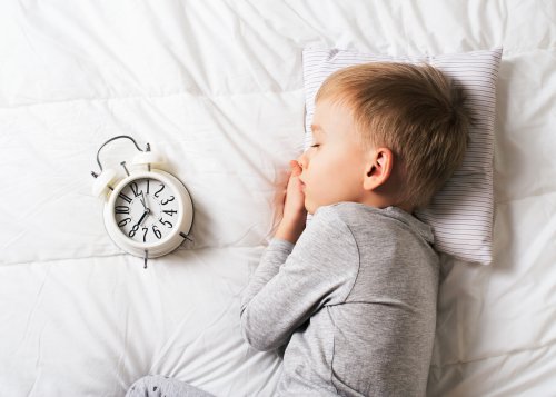 Zeitumstellung: Mit diesen 5 einfachen Tipps meistern Eltern und Kinder sie spielend