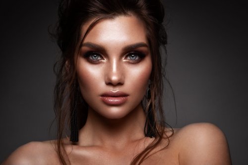 Dieses Produkt von Rossmann lässt dein Make-up ewig halten – und kostet fast nichts
