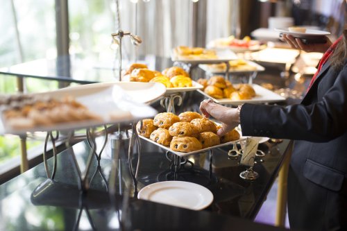 3 Gründe: Auf DAS solltest du beim Frühstückbuffet im Hotel verzichten