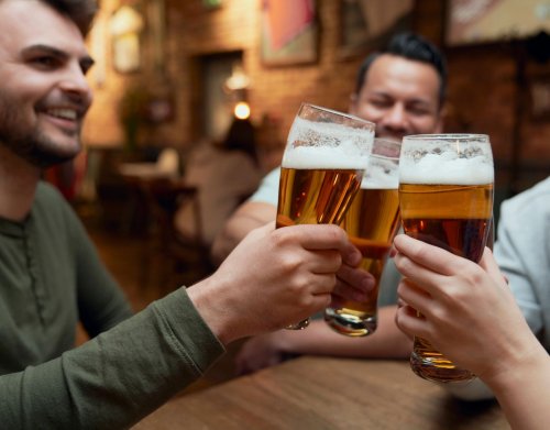 Mit Bier & Bollerwagen: Daher kommen die Traditionen am Vatertag