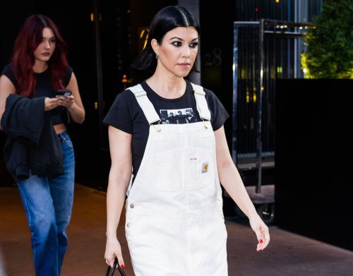 Wir dachten, DIESE Farbe wäre out – Kourtney Kardashian beweist mit ihrem Flur das Gegenteil