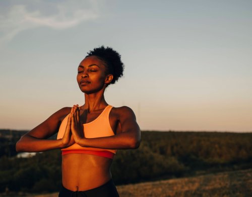 Yoga am Morgen: Diese 5 Übungen gehören in deine Morgenroutine