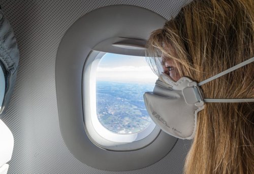 Urlaub 2022: Diese europäischen Länder schaffen die Maskenpflicht im Flugzeug ab
