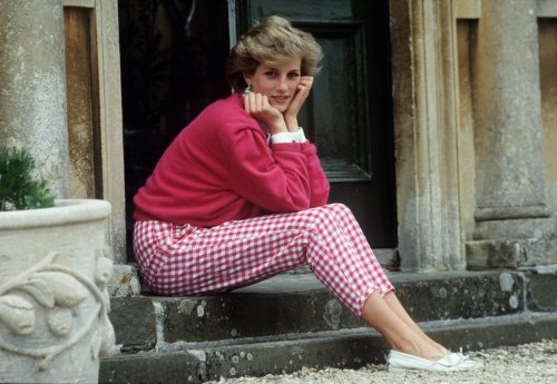 Lady Diana hat ihn geliebt: Dieser 80er-Jahre Mantel ist der neuste Modetrend im Frühling