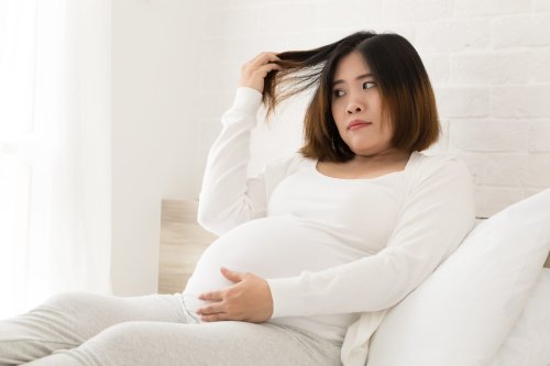 Haare färben während Schwangerschaft: Erlaubt oder tabu?