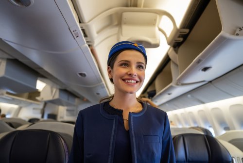 Stewardessen-Geheimnis: Warum die Freundlichkeit einen Grund hat