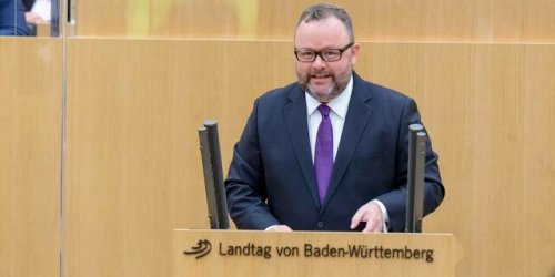 FDP-Landtagsabgeordneter Christian Jung ist über unkoordinierte Arbeit der grün-schwarzen Landesregierung und von Grünen-Sozialminister Manfred Lucha besorgt