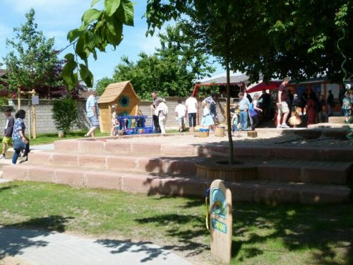 Neue Natur-Erlebnis-Spiellandschaft im evangelischen Kindergarten Unteröwisheim eröffnet