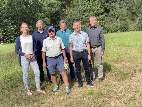 Schwarzwaldverein trifft Schwarzwaldwasserversorgung im Zuge des neuen Qualitätsweges rund um Aichelberg