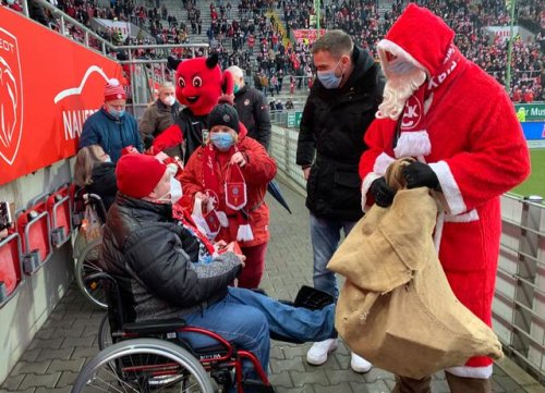 Weihnachts-Geschenk-Aktion im Fritz-Walter-Stadion