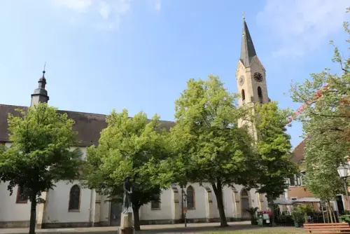 Einladung zu einem musikalischen Abend im Mai: Über die Liebe und das Leben im Klosterhof