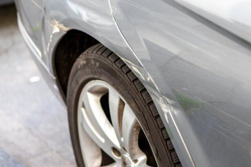 BMW auf Baumarktparkplatz in Landau beschädigt
