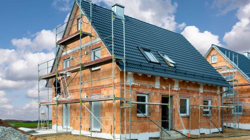 Zahl der Baugenehmigungen für Einfamilienhäuser sinkt stark