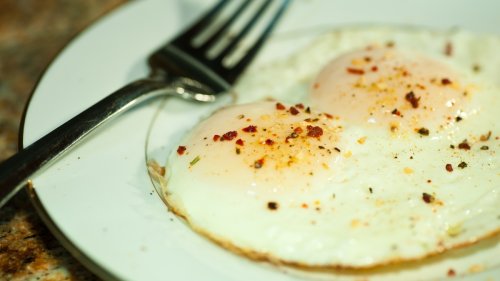 Sprinkling This Spice on Your Eggs in the Morning Can Curb Cravings All Day Long