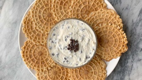 This ‘Lazy’ Cannoli Dip Recipe Will Be the Star of Your Holiday Party