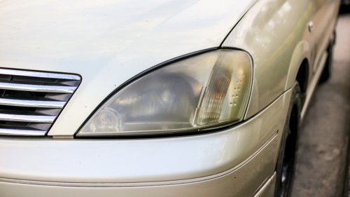 Is Your Car More Than 10 Years Old? Try This Hack To Clean Foggy Headlights in a Flash
