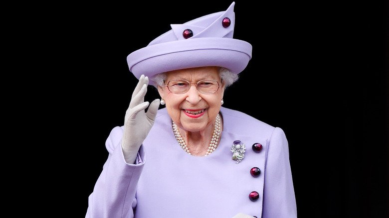 Queen Elizabeth's Love Of Bright Colors Had A Practical Purpose (& Kate Middleton Does It Too)