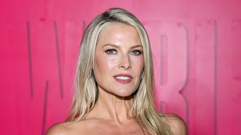 Landman's Ali Larter Is The Ultimate Style Inspo For Wearing Shorts Over 40
